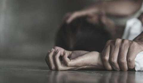 sex tạp thể Em rosababy cởi sạch đồ xuống biển tắm, về nhà còn thủ dâm